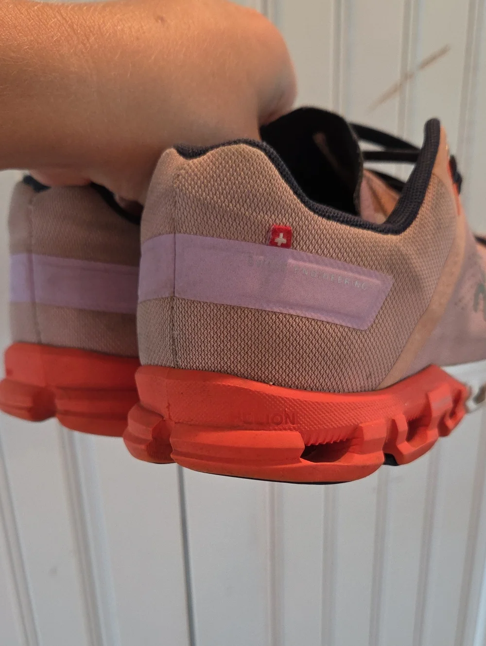 On Cloud Womens Running Shoes 9.5